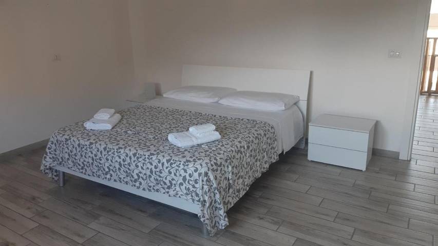 Appartamento per 8 persone, con piscina e balcone nonché panorama in Randazzo