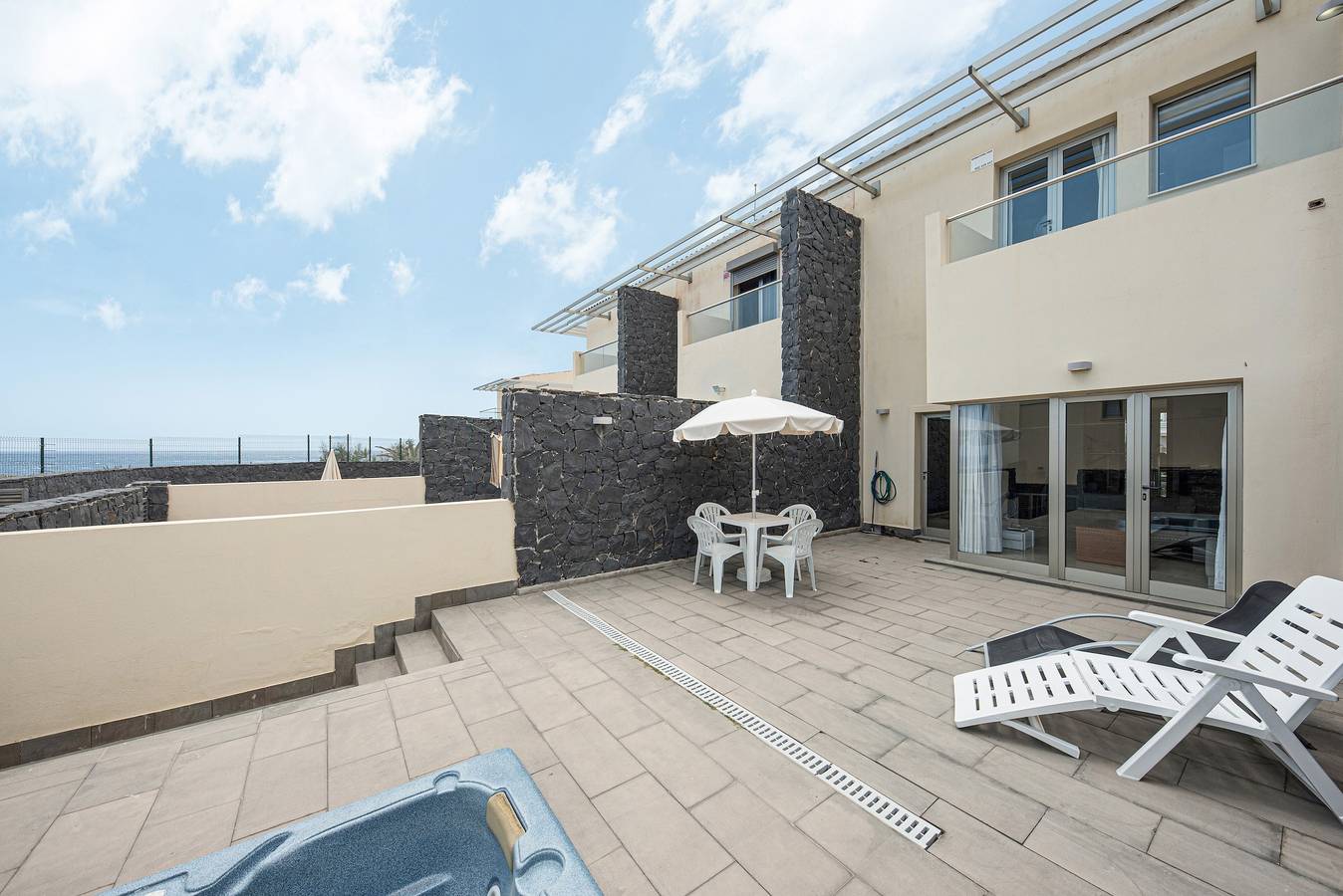 Villa ‘Sun Bay Villas 4’ mit Meerblick, Terrasse und Whirlpool in Las Adelfas, Amarilla Golf