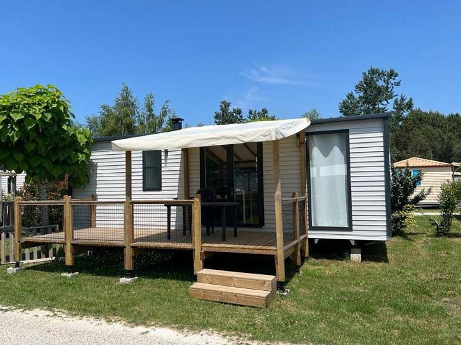 Camping Les Franquettes - Mobilhome 4 personnes - Aqua 2 Chambres 4 Personnes Terrasse semi-couverte 2 Salles de bain in Grayan-et-l'Hôpital, Parc naturel régional du Médoc