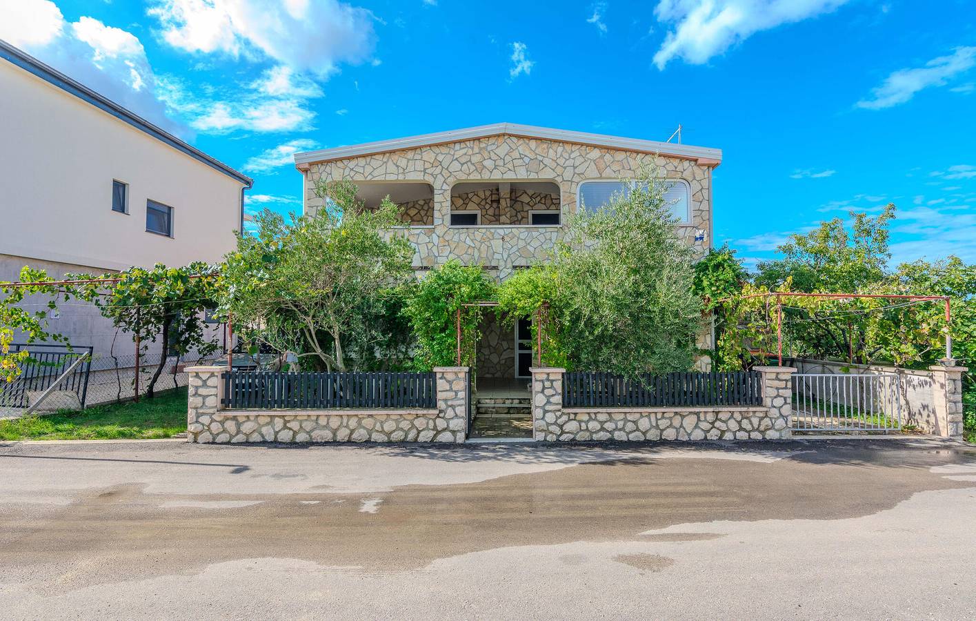 Ganze Ferienwohnung, Ferienwohnung für 4 Personen mit Terrasse in Zukve, Zadar