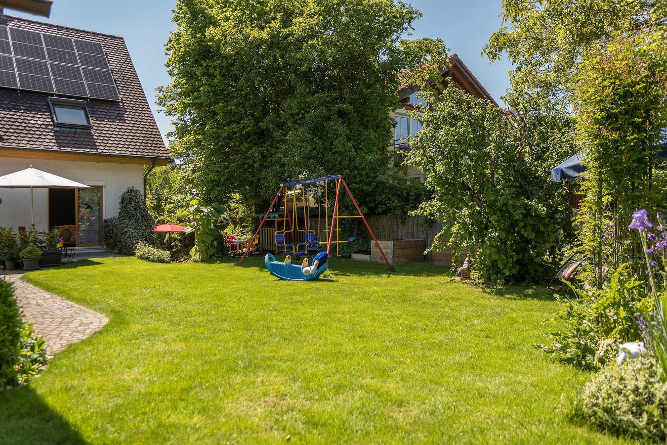 Ganze Wohnung, Haus Sonnenschein - Gartenparadies mit Terrasse - Perfekt zum Radfahren - Nähe Bodensee -Ruhige Lage in Bermatingen, Region Bodensee-Oberschwaben