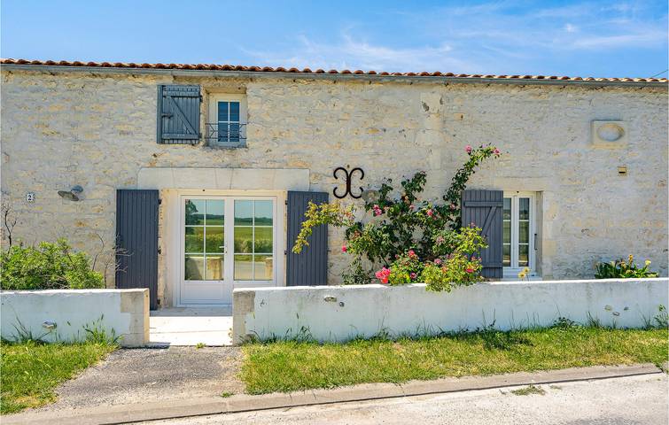 Location de vacances pour 6 personnes, avec Terrasse ainsi que Jardin et Piscine à Médis