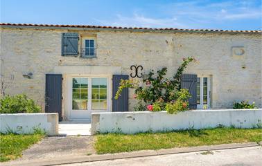 Location de vacances pour 6 personnes, avec piscine ainsi que jardin et terrasse à Médis