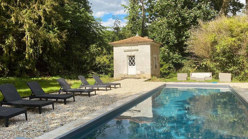 Location de vacances pour 15 personnes, avec piscine ainsi que jardin et vue, animaux acceptés dans Bazouges Cré sur Loir - 2