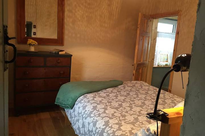 Ganze Wohnung, 369 Gowla Cottage, 2 Bedroom, Sleeps 4 in Connemara