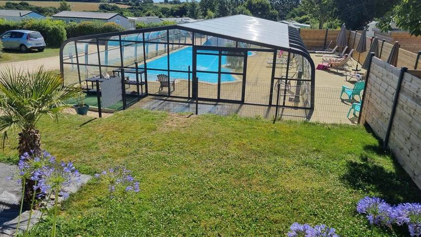 Camping pour 4 personnes, avec Terrasse et Jardin ainsi que Piscine et Vue