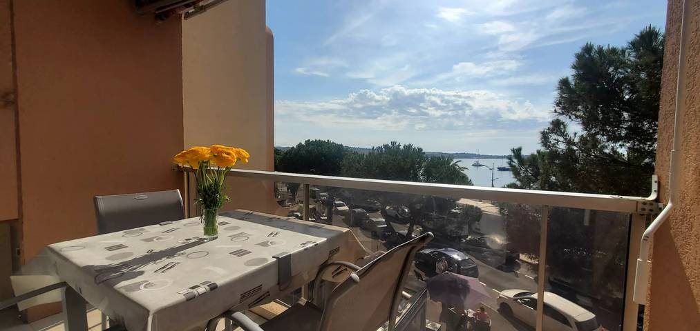 Gîte pour 4 personnes, avec balcon dans Plage Republique Frejus - 3