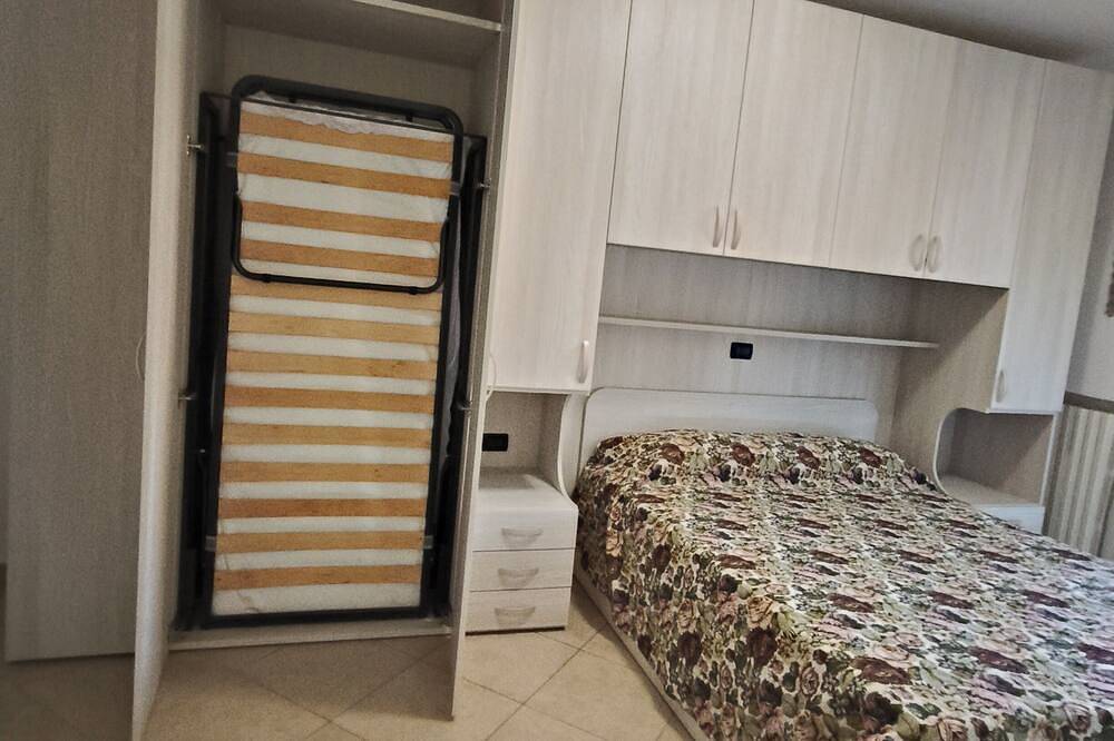 Ganze Wohnung, Diano Marina 500 mt vom Meer u. Stadtzentrum,im Grün des Parks Le Giaiette in Diano Marina, Diano Marina Gemeinde