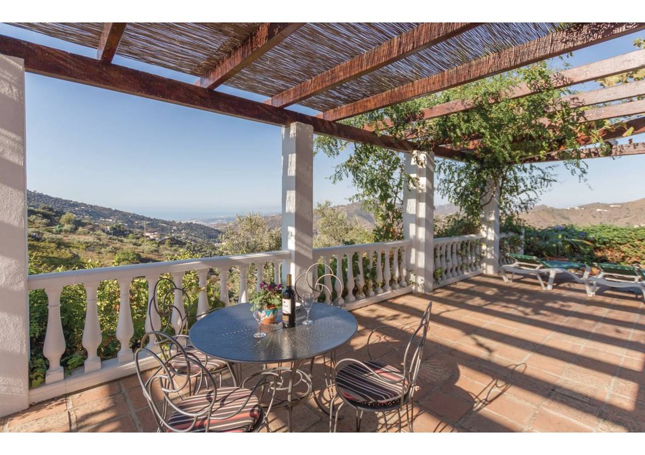 Ferienhaus Encantadora Casa Rural piscina mit Berg- und Meerblick, Pool und Wlan in Sayalonga, Costa del Sol