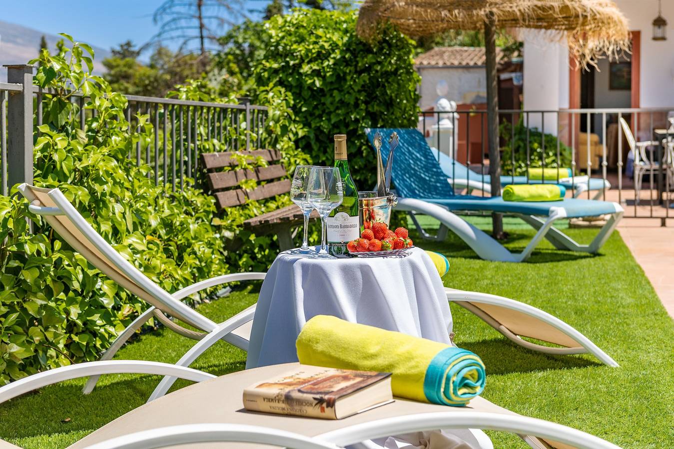 Casa de vacaciones 'Ladera De Los Molinos' con vistas a la montaña, piscina, jardín y Wi-Fi in El Padul, Provincia de Granada