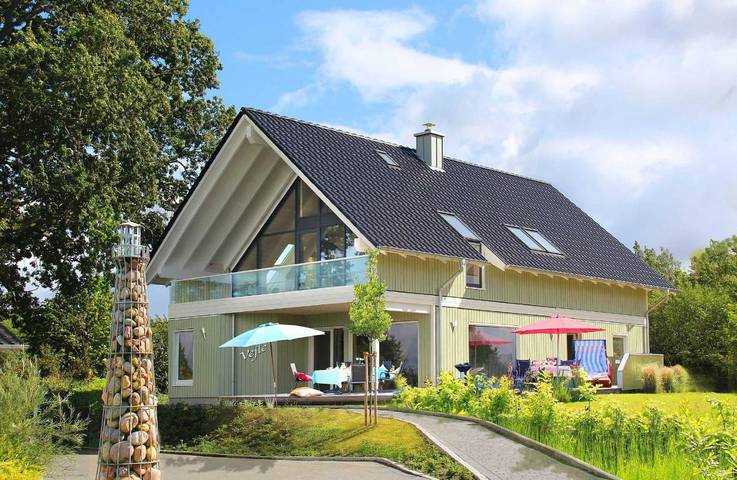 Ferienhaus für 16 Personen, mit Balkon und Whirlpool sowie Terrasse und Garten