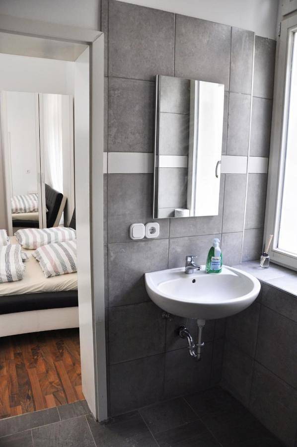 Gîte pour 2 personnes, avec terrasse et jacuzzi dans Langgons - 2