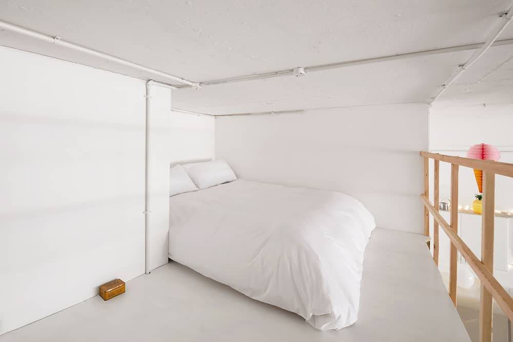 Entire apartment, Entire Photographers Loft in Bethnal Green, London