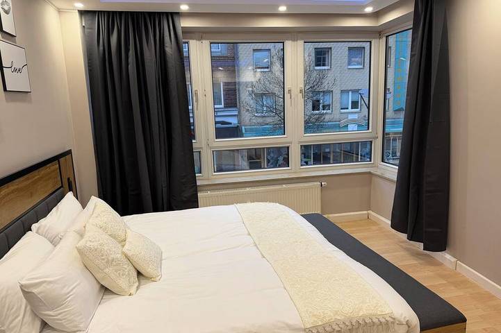 Ganze Wohnung, Rheinperle Wesel  Zentral 90m².mit 2 Schlafzimmern.4 Betten und große schlafsofa in Wesel, Kreis Wesel