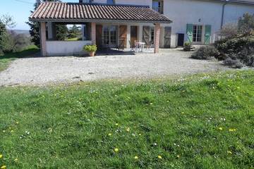 Location de vacances pour 6 personnes, avec piscine et jacuzzi ainsi que sauna et jardin à Saint-Frajou