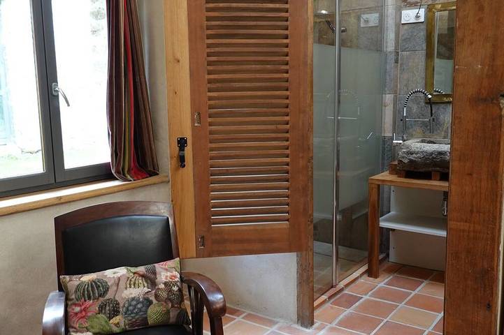 A tiny house in a quiet meadow—the perfect place to unwind. Sauna in Nivillac, Vannes region