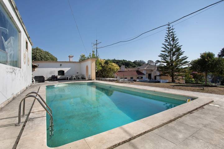 Holiday Home 'Amarela' with Mountain View, Shared Pool and Wi-Fi in Alenquer, Lisbon District