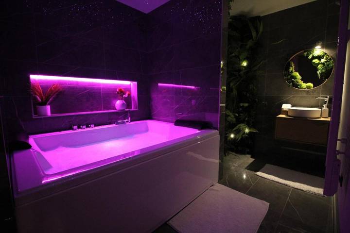 Hôtel pour 2 personnes, avec jacuzzi dans Jujurieux - 4
