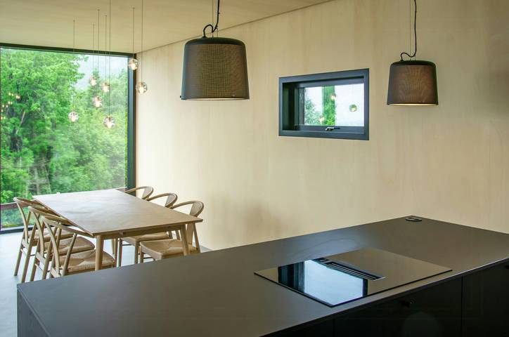 Von einem Architekten entworfene Hütte mit Blick auf den Fjord und die Berge in Vågsøy