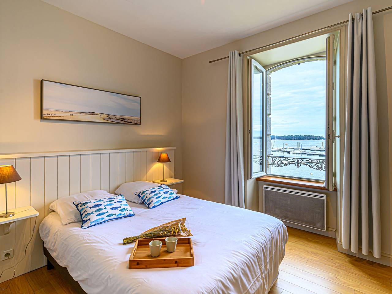 Maison du Port in Locmariaquer, Côte des Mégalithes