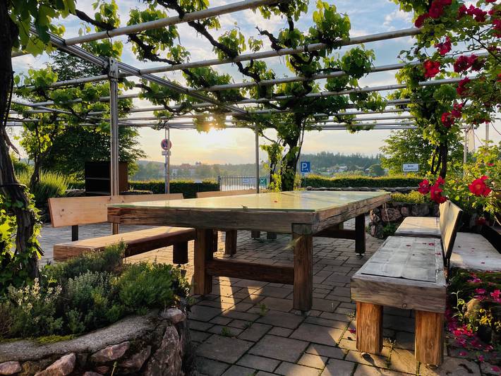 Ganze Ferienwohnung, Das Bootshaus - Ferienwohnung Sundowner, 50 qm, 1 sep. Schlafzimmer mit Balkon in Seeon, Seebruck