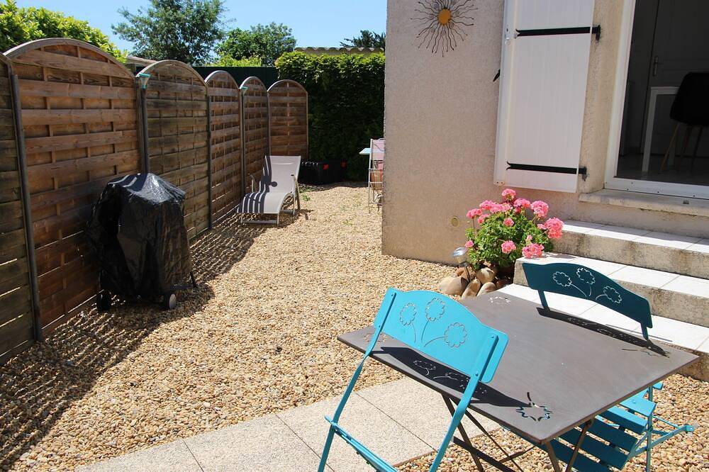 Ganze Wohnung, Studio 2 Personen in einem Dorf in Marsillargues, Côte d'Améthyste