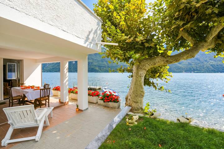 Ferienhaus für 10 Personen, mit Balkon und Terrasse sowie Kinderpool und Seeblick am Luganersee - 2