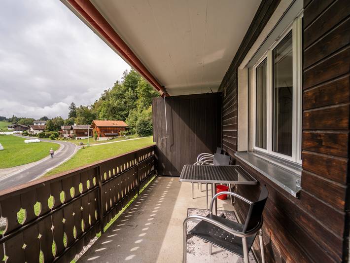 Ganze Ferienwohnung, Ferienwohnung Casa Runaglias, Flond - 3.5 Zimmer Ferienwohnung für max. 6 Pers. in Mundaun, Obersaxen-Mundaun