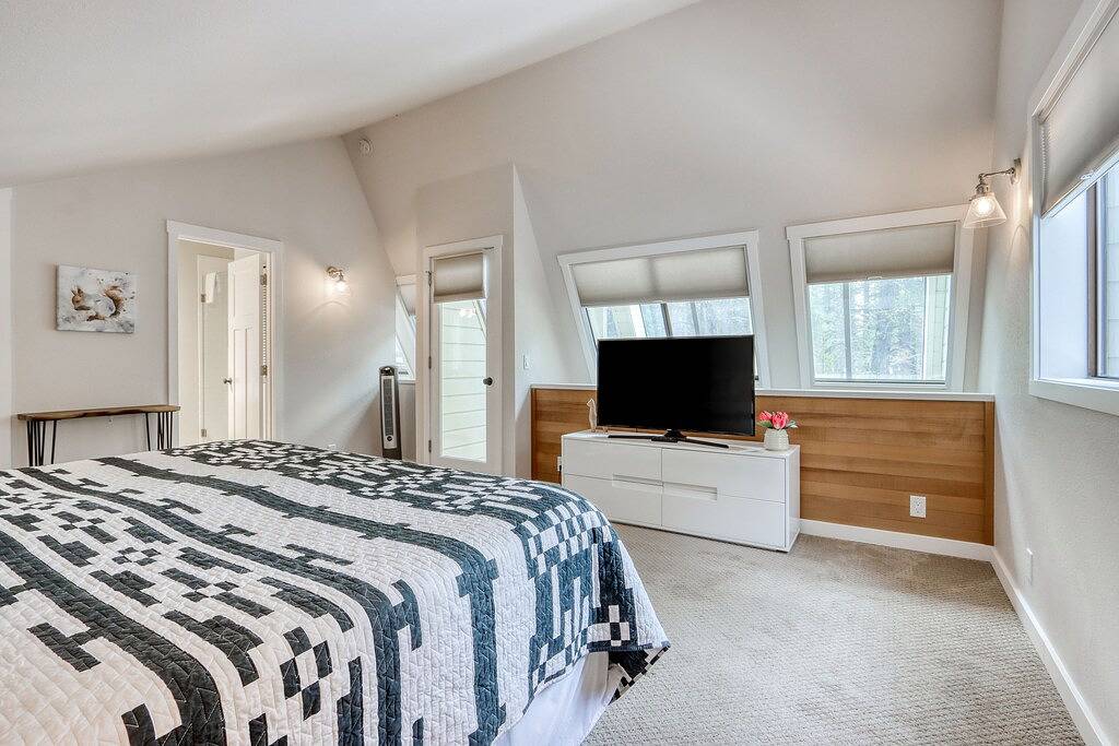 Family-Friendly Forest Hideaway with Evc, Bikes, & Sharc Passes - Walk to Park in Sunriver, Deschutes County