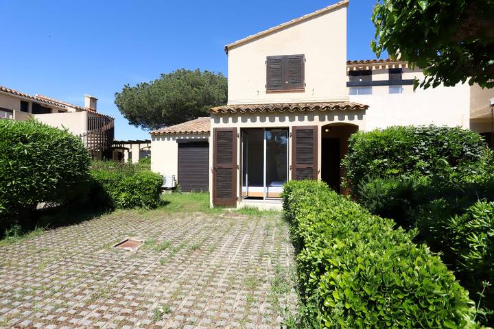 Gîte pour 4 personnes, avec terrasse et jardin dans Golf de Saint Cyprien