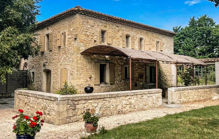 Location de vacances pour 9 personnes, avec Jardin et Piscine à Monteux