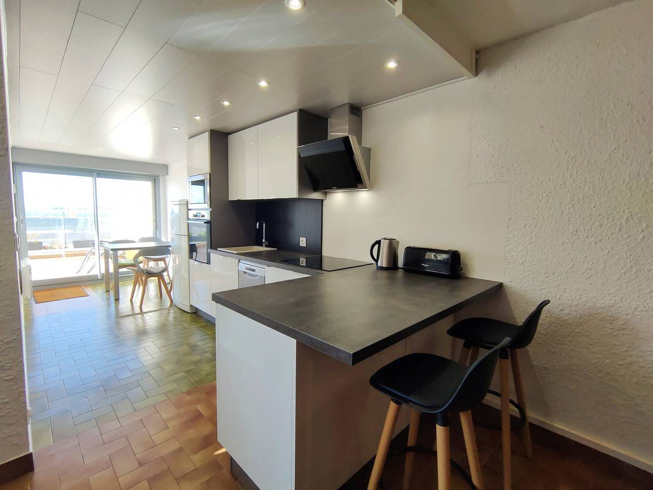 Entire apartment, T2 Apartment in Balaruc-les-Bains, view of the pond, air-conditioned, private parking, Wifi in Balaruc-les-Bains, Côte d'Améthyste