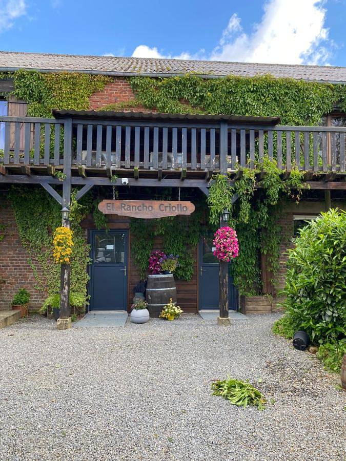 Location de vacances pour 6 personnes, avec jardin ainsi que terrasse et vue, animaux acceptés à Maubert-Fontaine - 2