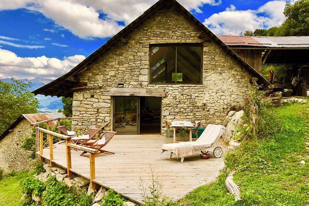 \"into the wild, Cottage. Parc des Ecrins/Serre Ponçon in Réallon, Écrins National Park