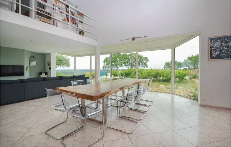 Amplio apartamento con parking, piscina y WiFi cerca de Poulx in Poulx, Region de Nimes