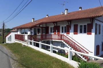 Gîte pour 4 personnes, avec terrasse à Souraïde