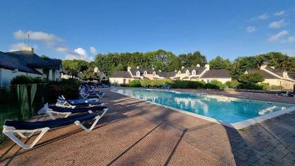 Gîte pour 4 personnes, avec piscine ainsi que vue et terrasse dans Golf Saint-Laurent