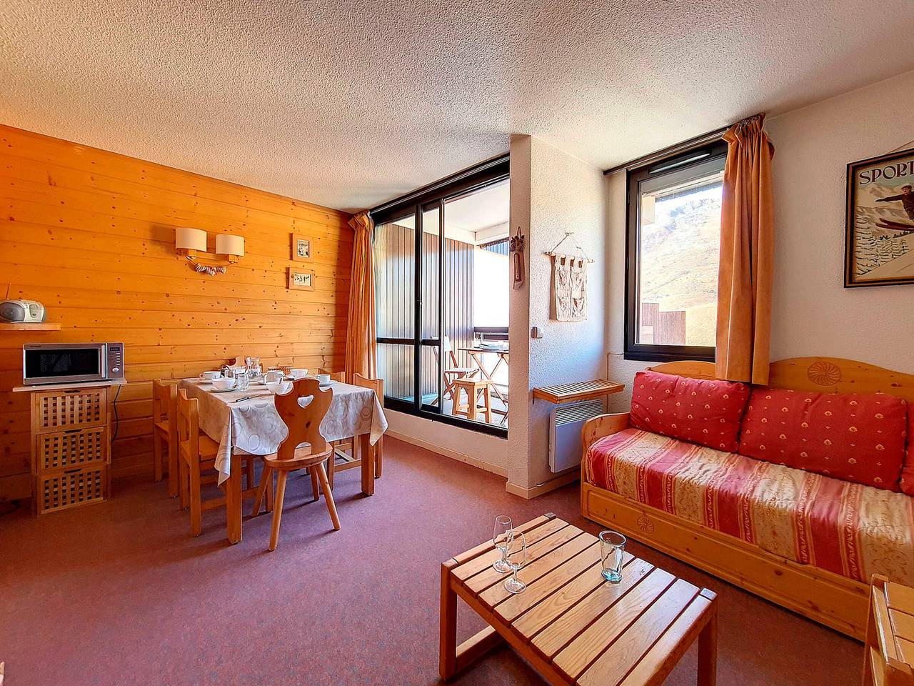 Entire apartment, Spacious apartment for 6, steps from slopes, balcony with Masse view in Saint-Martin-de-Belleville, Les Trois Vallées