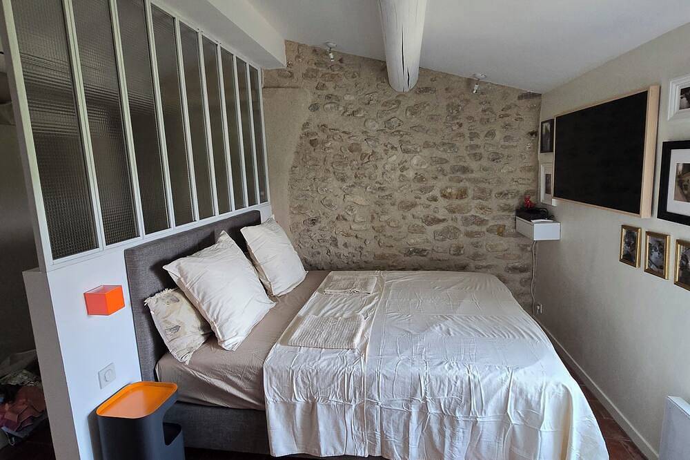 Country house with a private pool near Lourmarin in La Tour-d'Aigues, Parque natural regional del Luberon