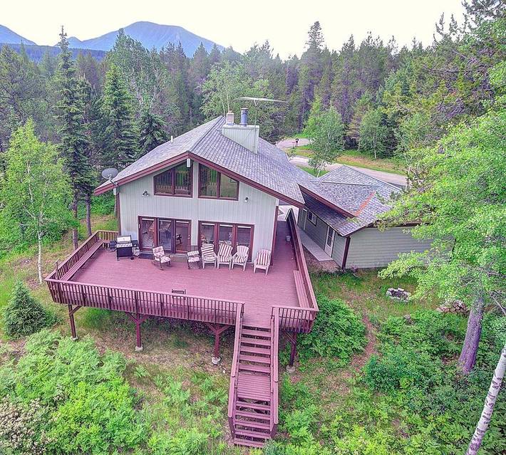 Holiday home for 8 people, with hot tub and garden in Glacier National Park