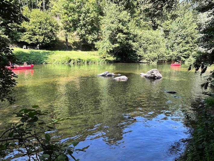 Camping pour 4 personnes, avec terrasse et piscine, animaux acceptés dans l' Aveyron - 2