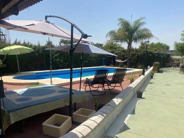 Chalet für 8 Personen, mit Terrasse und Pool - 1
