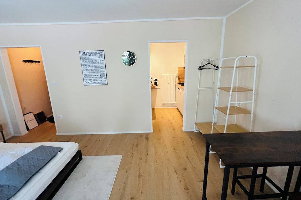 Entire apartment, 1-room apartment near Sanaklinikum balcony Netflix in Offenbach am Main, Offenbach
