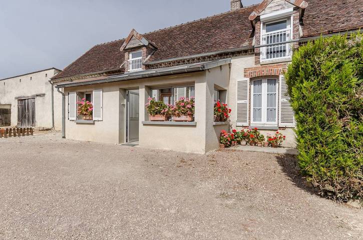 Gîte pour 4 personnes, avec Terrasse et Jardin à Lailly