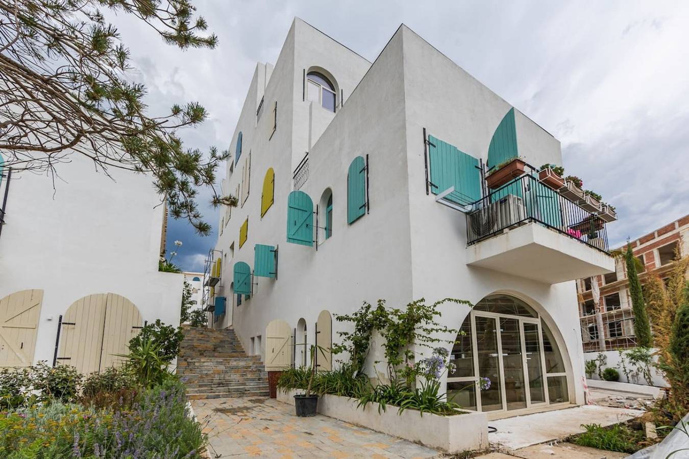 Appartement entier, Sea Nest Apartment | Walk to Beach & Free Parking in Dhërmi, Himarë