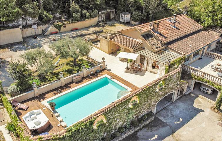 Location de vacances pour 6 personnes, avec piscine et terrasse à Vernègues - 2