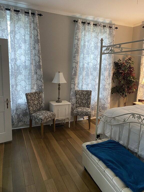 Beautiful newly renovated farm house overlooking 5 acre lake. ****New Rates *** in Union County (IL)