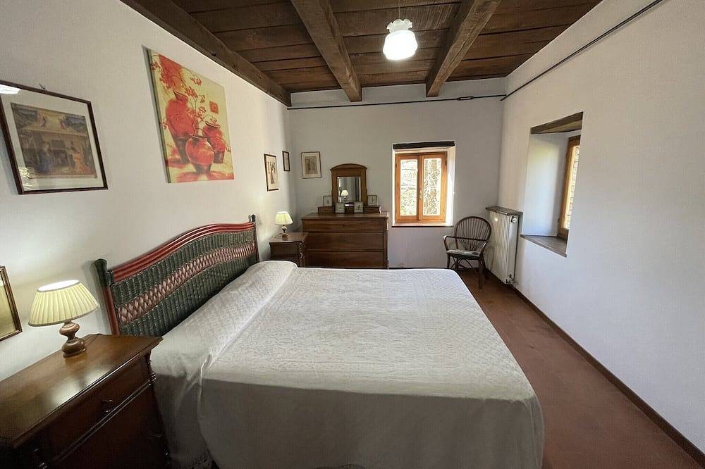 Villa in Amandola with Pool and Garden in Amandola, Monti Sibillini National Park