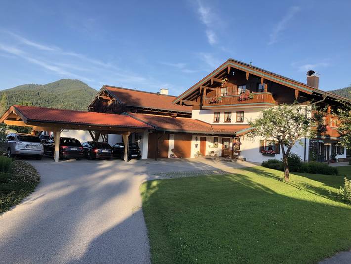 Appartement de vacances entier, Haus am Schmiedweg - Appartement 1 pièce, 35 m², 1-2 personnes, douche/Wc, salon-chambre, cuisine séparée, balcon sud et ouest in Reit im Winkl, Alpes bavaroises