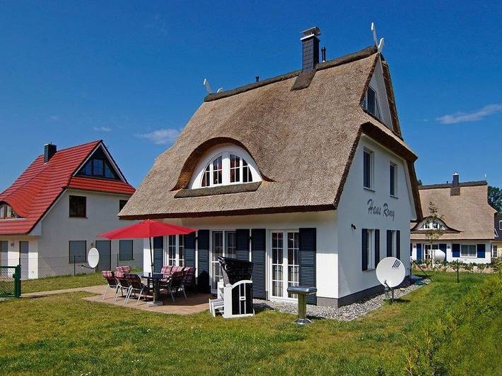 Ferienhaus für 10 Personen, mit Terrasse und Garten sowie Sauna in Glowe